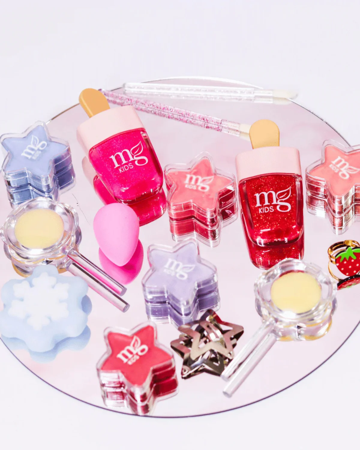 Organic MG Naturals non-toxic kids play makeup kit made with plant oils and mineral pigments for safe children’s dress-up play.