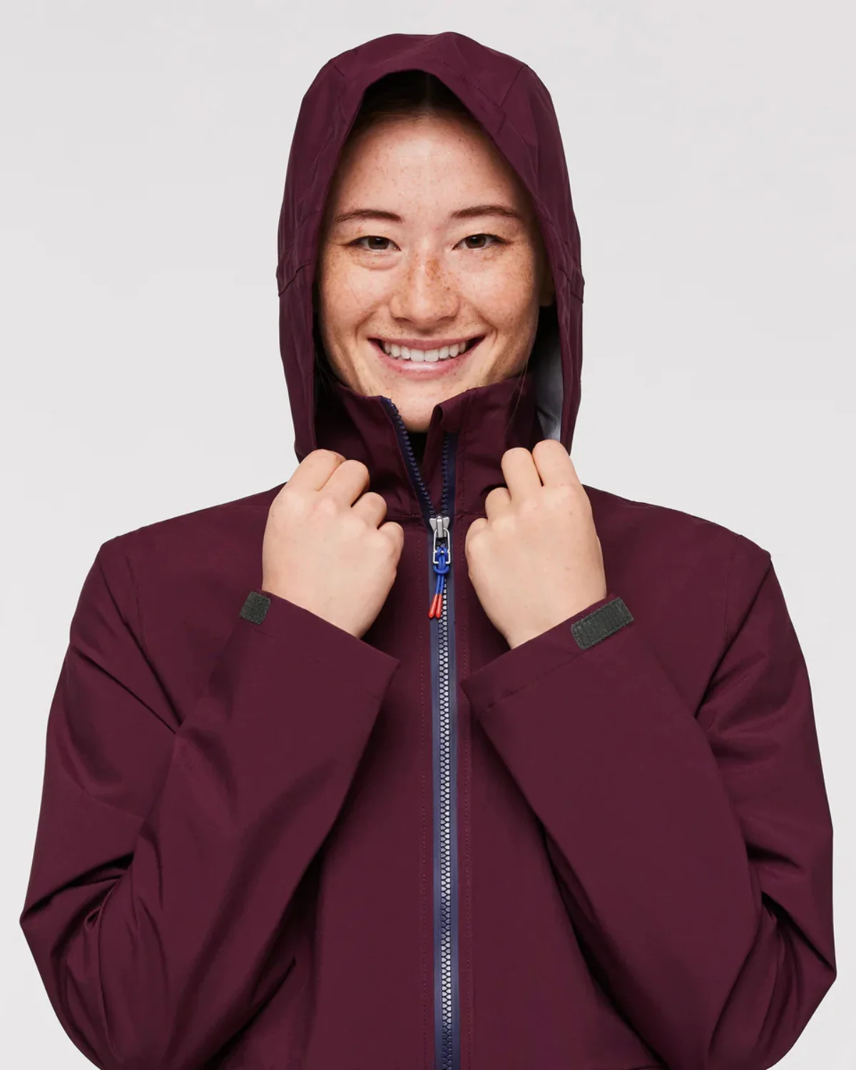 Cotopaxi Cielo Trench, a non-toxic raincoat with recycled materials and a PFAS-free finish.