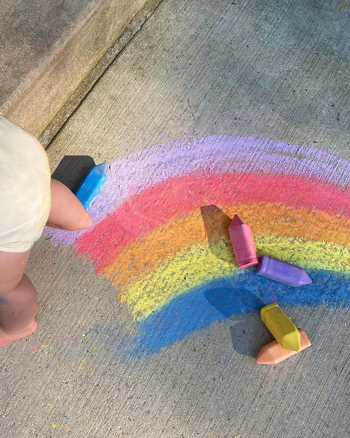 Urban Infant mineral-based sidewalk chalk set with roll-proof design and minimal dust formula.